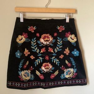 Embroider velvet skirt